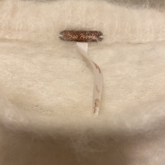Soft & Cozy Free People off white sweater Size S - Picture 2 of 5